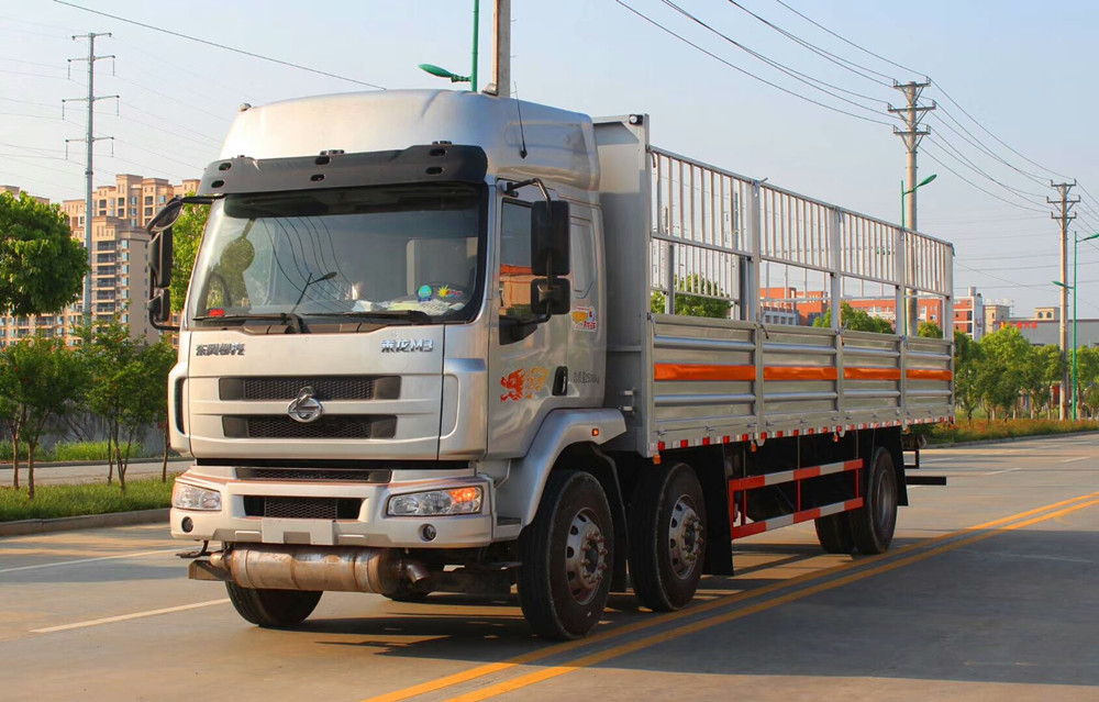 柳汽9.6米(15.3吨)气瓶车